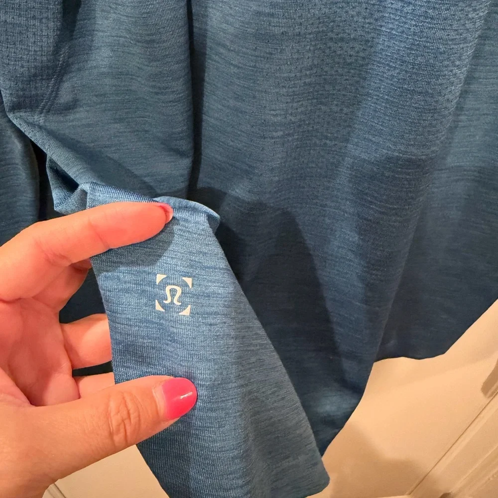 Pair of 2 lululemon men’s long sleeve tshirts - Picture 13 of 13